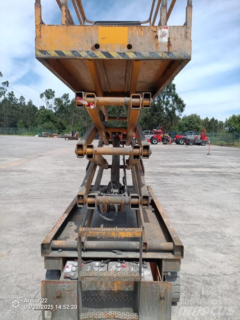 Haulotte Compact 10 Scheren-Arbeitsbühnen