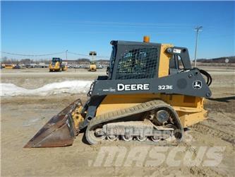 John Deere 323E Kompaktlader