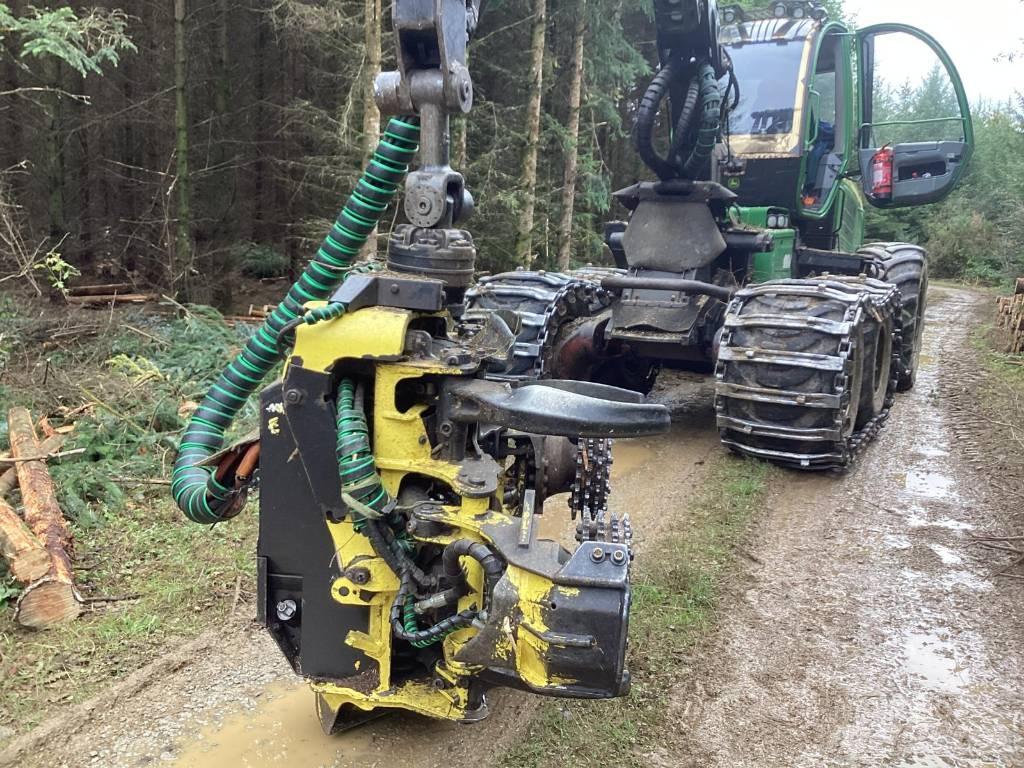 John Deere 1170 E Harvester