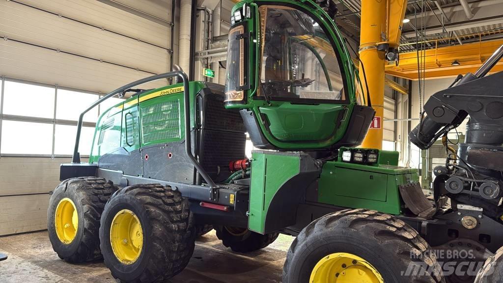 John Deere 1270 G Harvester