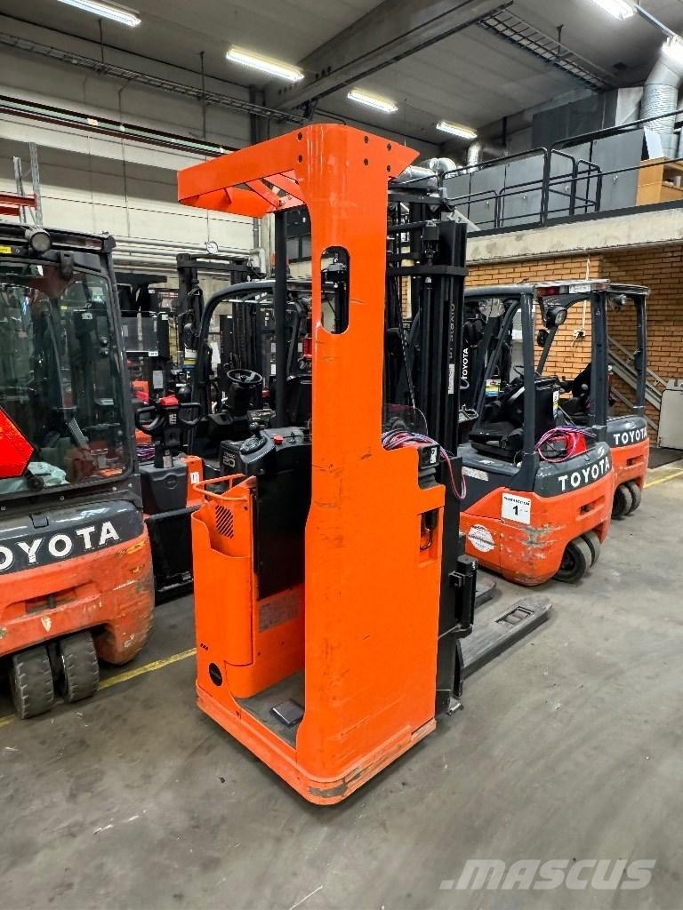 Toyota SSE135L Selbstfahrstapler