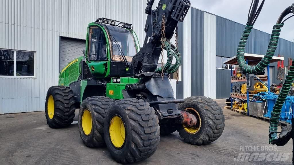 John Deere 1270 G Harvester