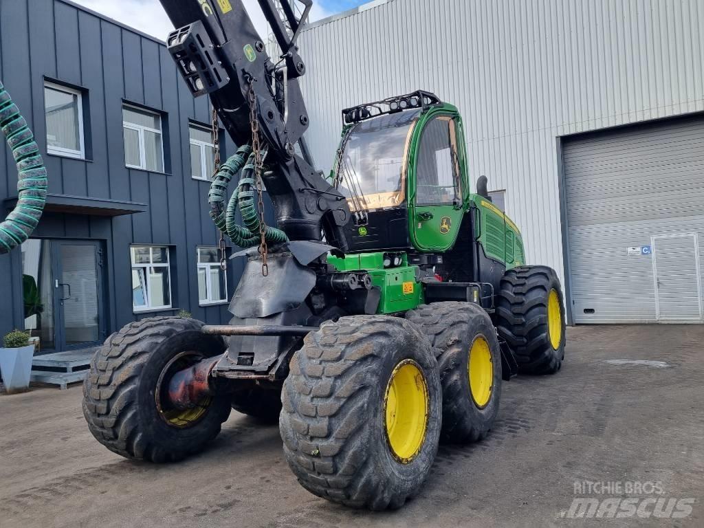 John Deere 1270 G Harvester