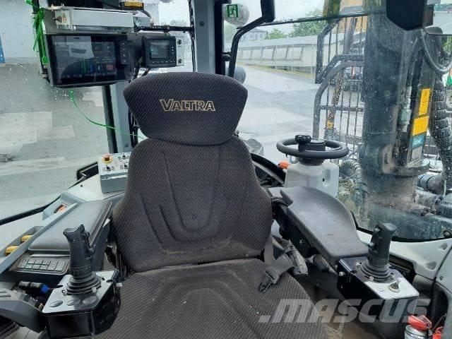 Valtra N153 Forsttraktoren