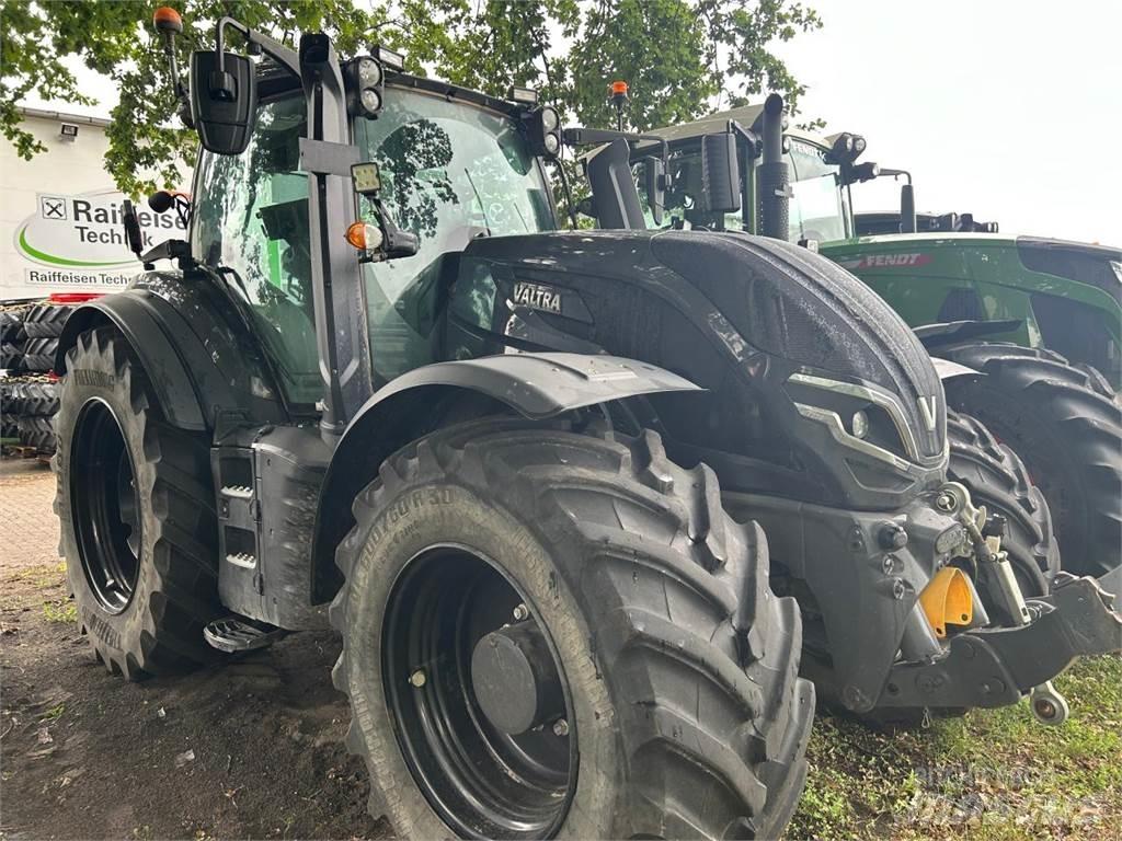 Valtra T 235 D Traktoren