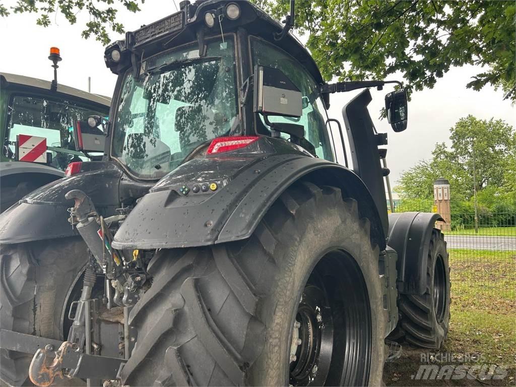 Valtra T 235 D Traktoren