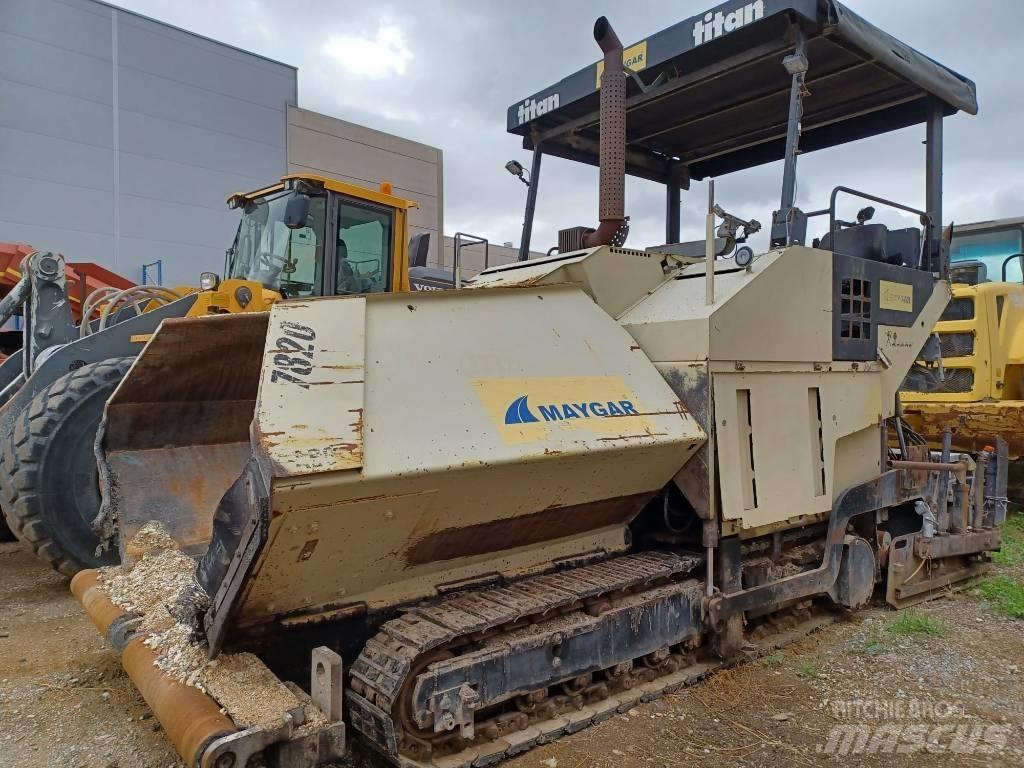 Titan 7820 Strassenfertiger