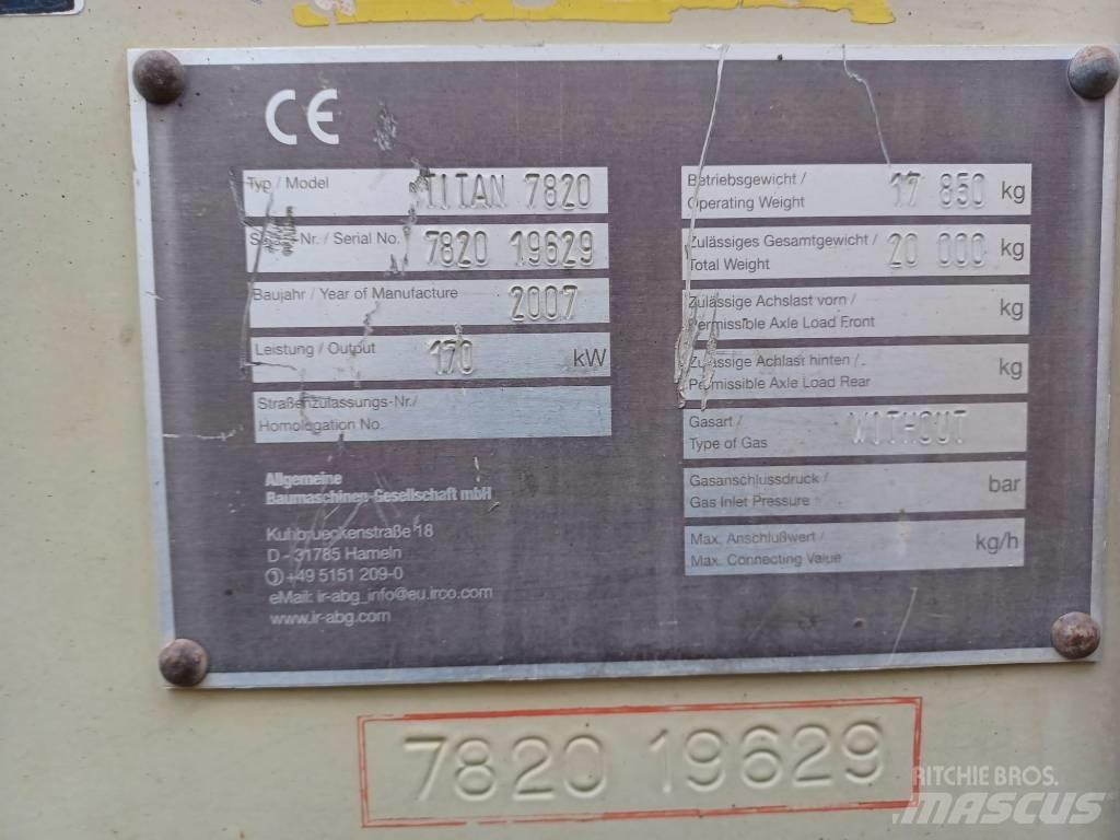 Titan 7820 Strassenfertiger