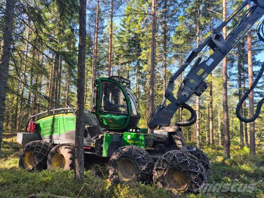 John Deere 1170 G Harvester