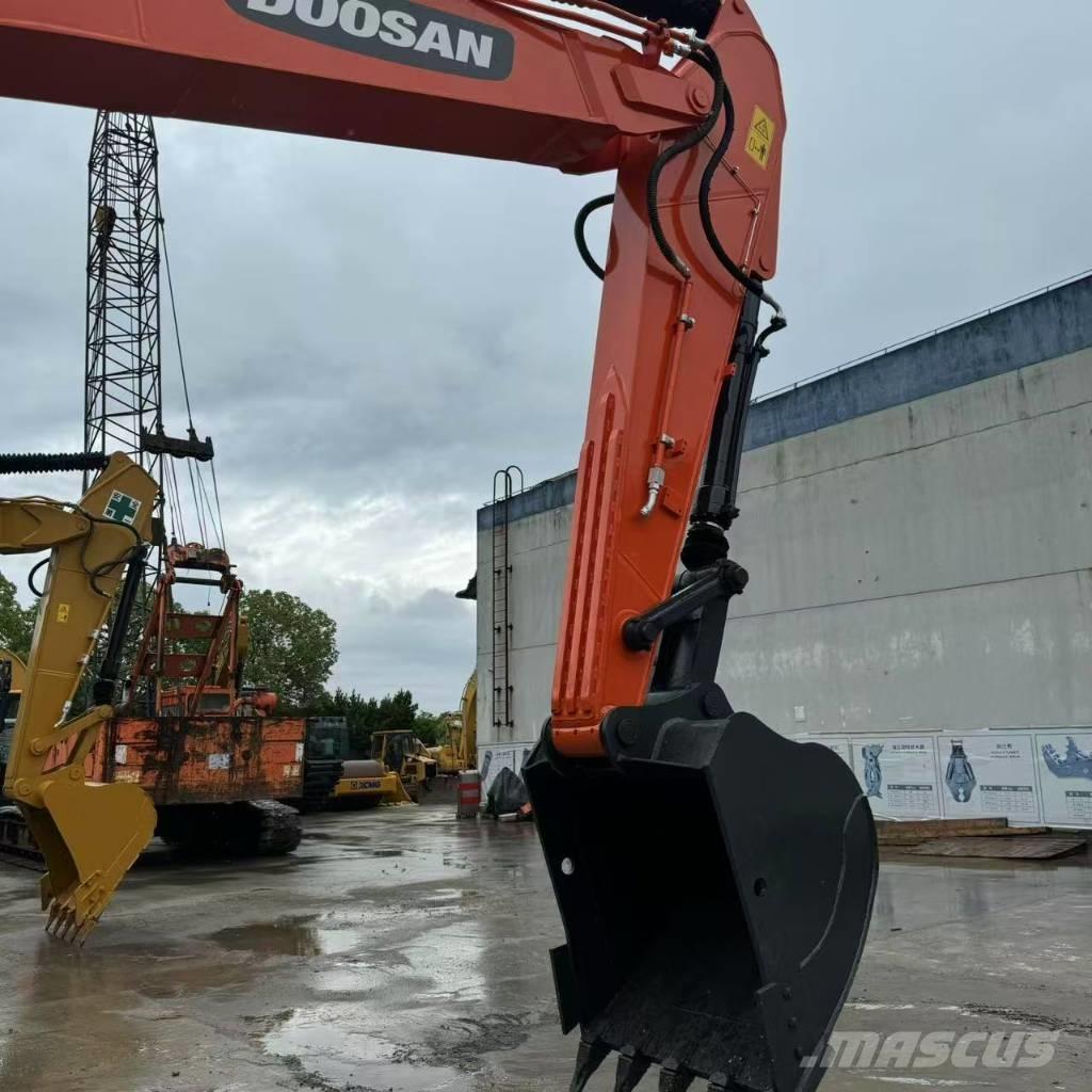 Doosan DX 225 LCA Raupenbagger