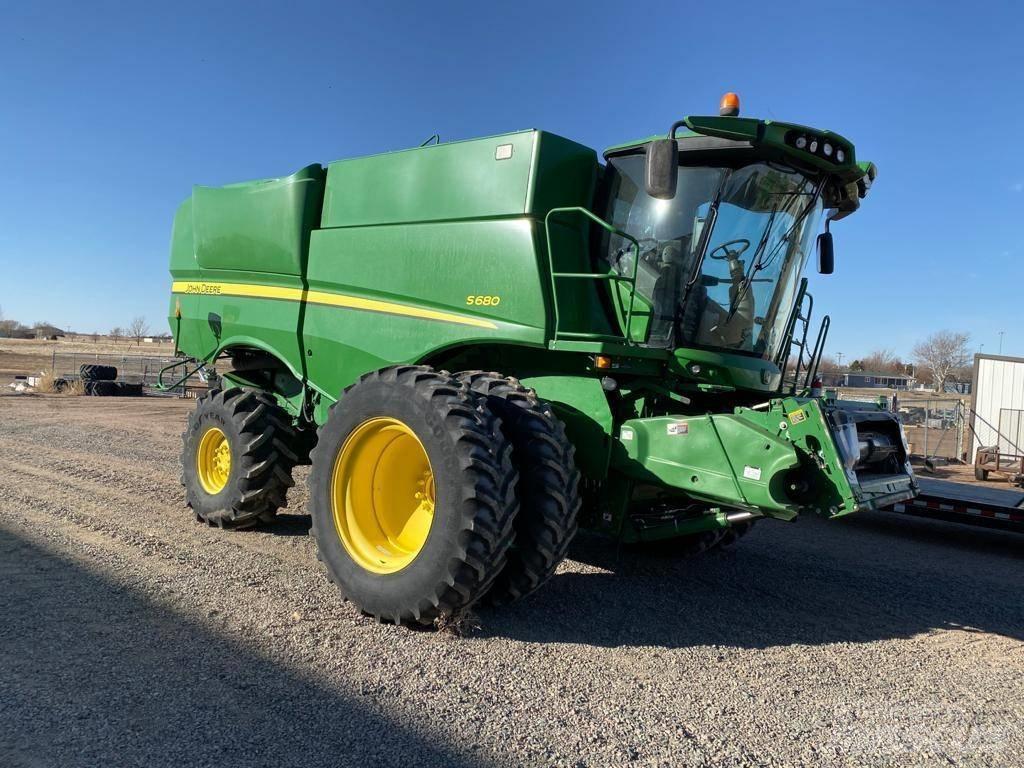 John Deere S 680 Mähdrescher