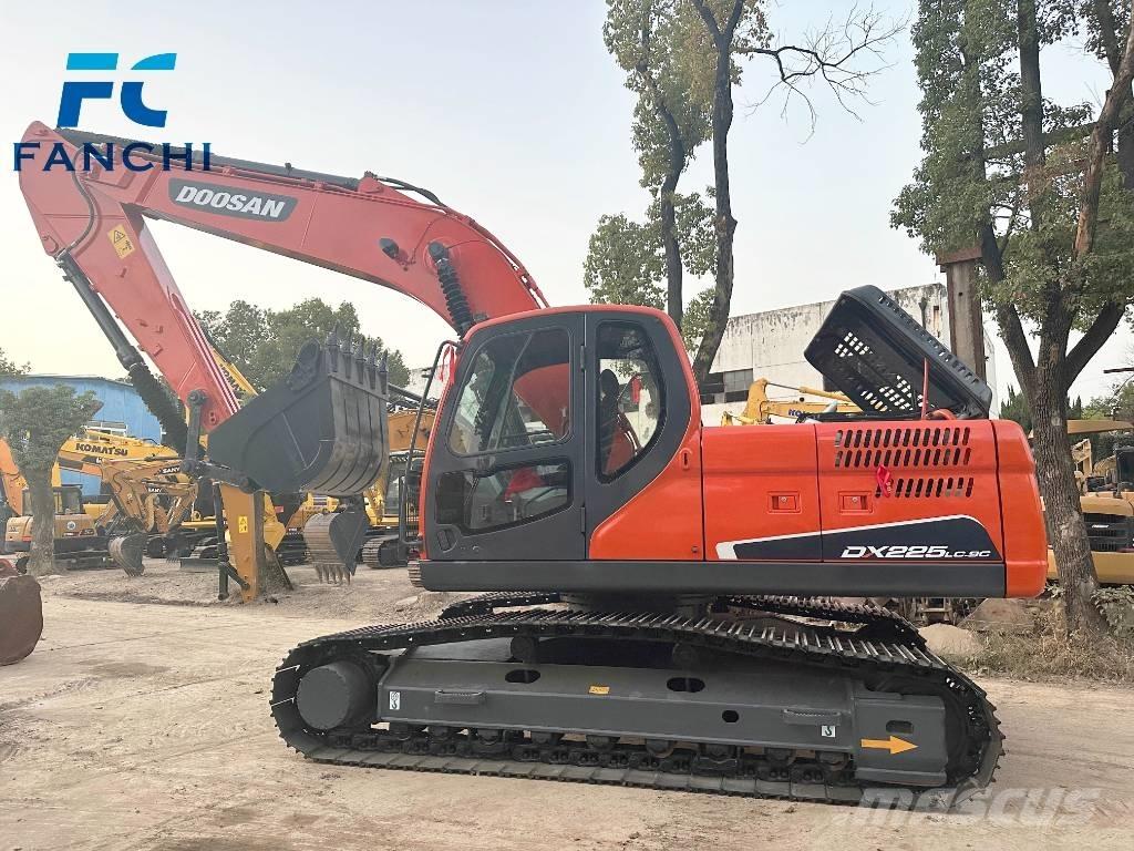 Doosan DX 225 LC Raupenbagger