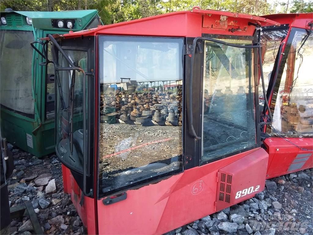 Valmet 890.2 Kabinen