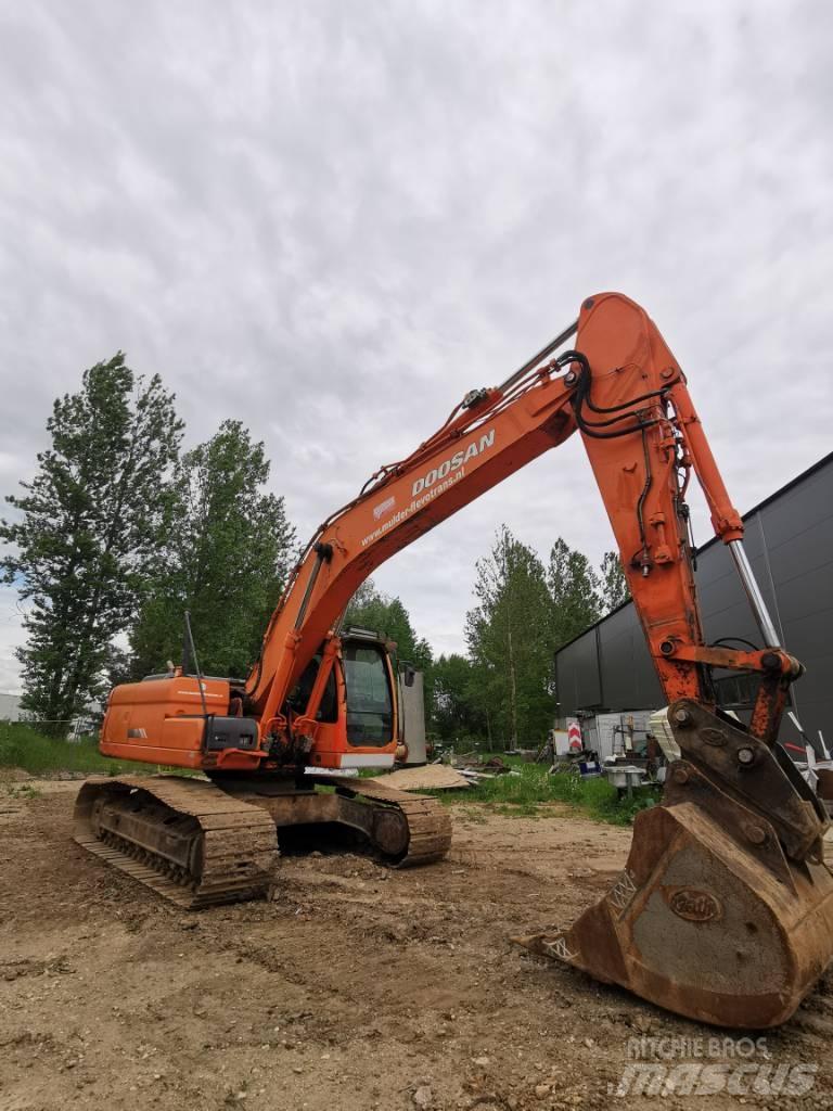 Doosan DX 225 LC Raupenbagger