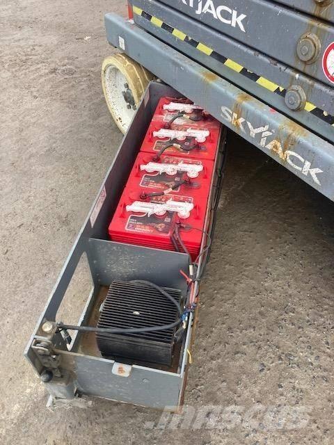 SkyJack SJ III 3226 Scheren-Arbeitsbühnen