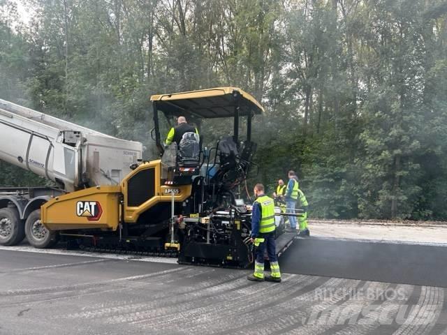 CAT AP 555 Strassenfertiger