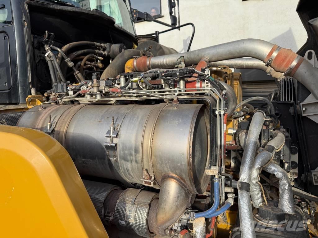 CAT 745 Dumper - Knickgelenk