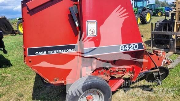 Case IH 8420 Rundballenpressen