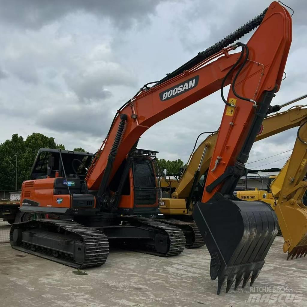 Doosan 225LC-9 Raupenbagger