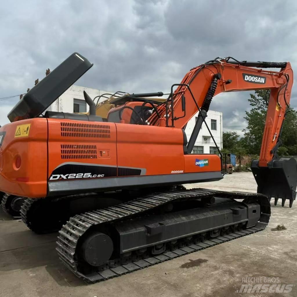 Doosan 225LC-9 Raupenbagger