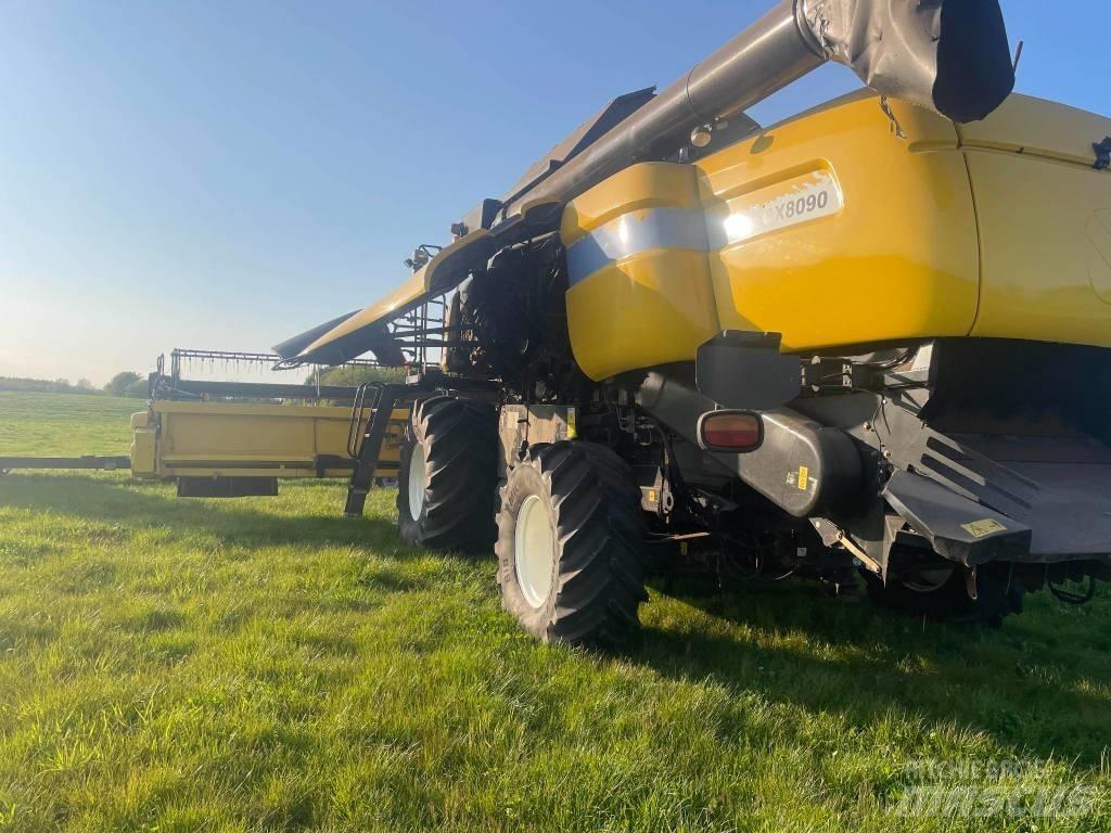 New Holland CX 8090 Mähdrescher