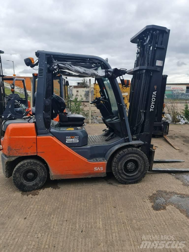 Toyota 02-8 FGF 25 Gasstapler
