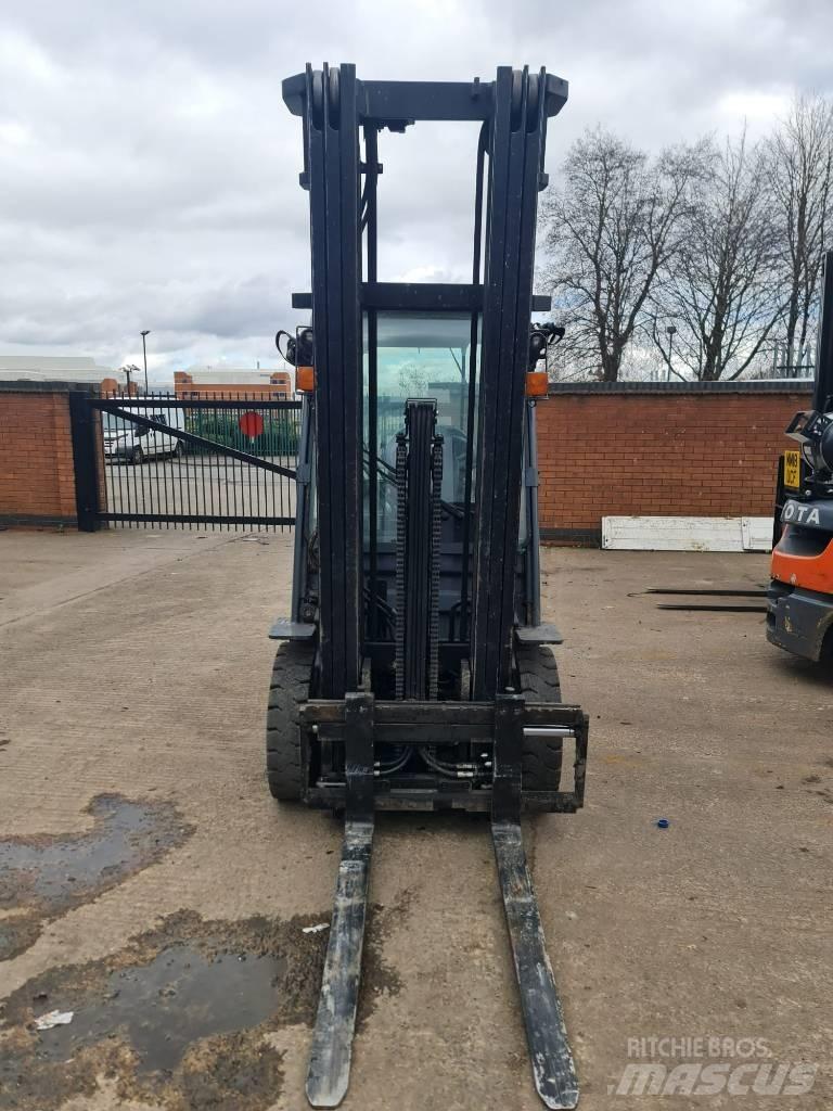 Toyota 02-8 FGF 25 Gasstapler