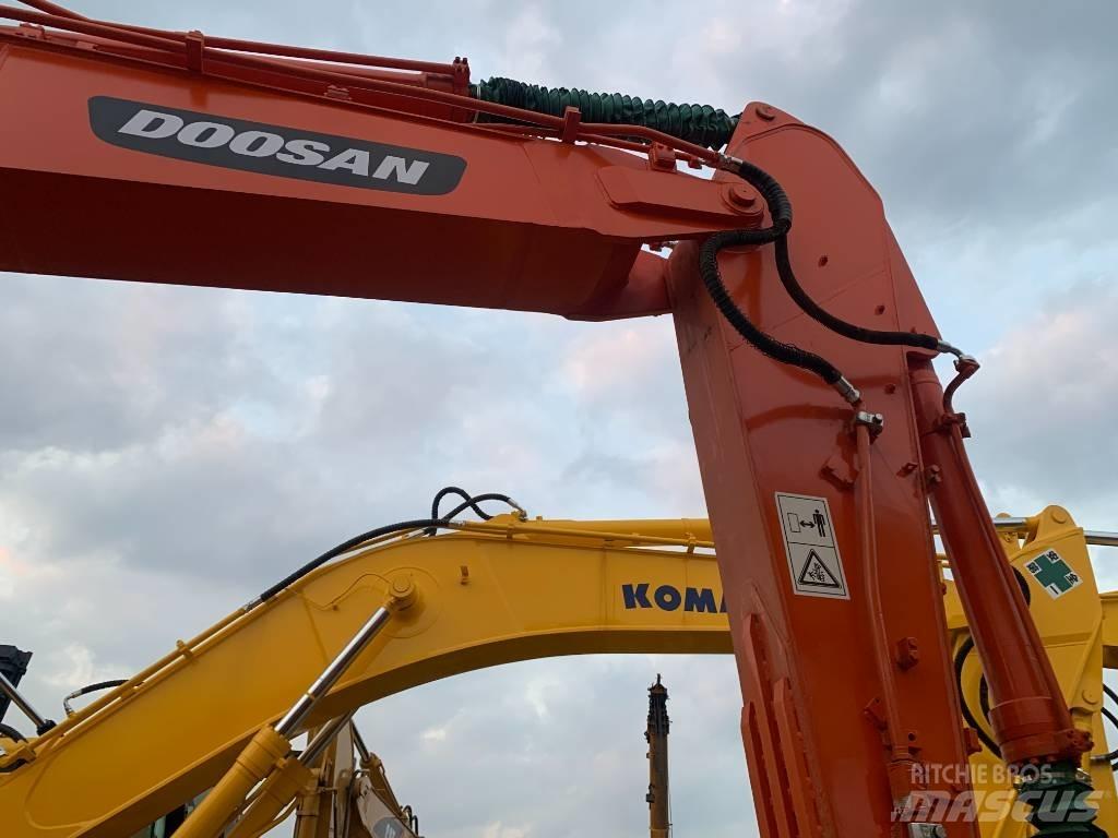 Doosan DX 225 LC Raupenbagger