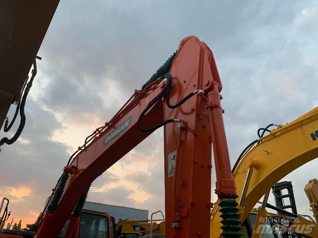 Doosan DX 225 LC Raupenbagger