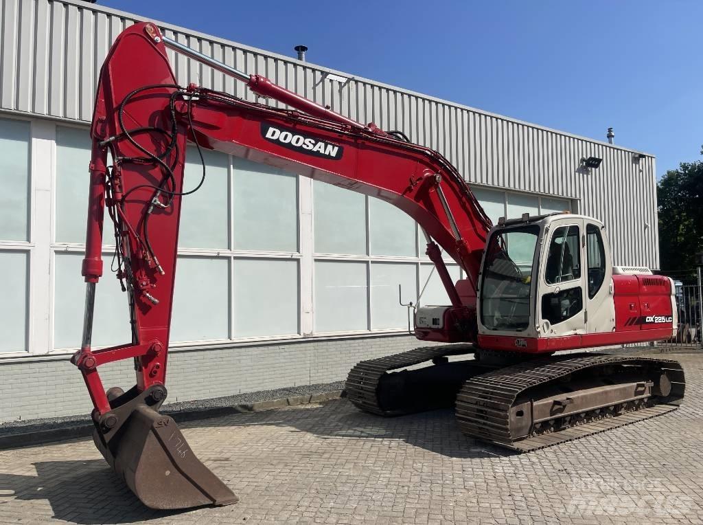 Doosan DX 225 LC Raupenbagger