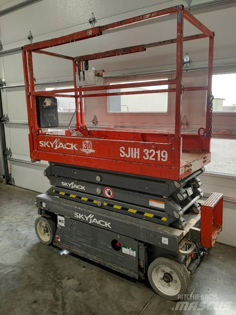 SkyJack SJ III 3219 Scheren-Arbeitsbühnen
