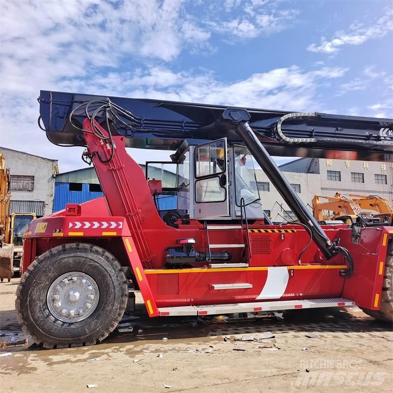 Kalmar DRF 450 Reach-Stacker