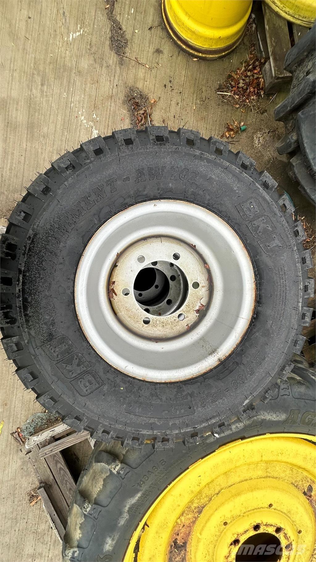  300/85R15.3 Reifen