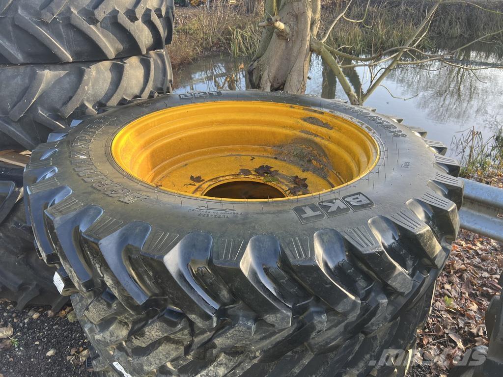 JCB BKT 380/85R38 Sonstige Landmaschinen