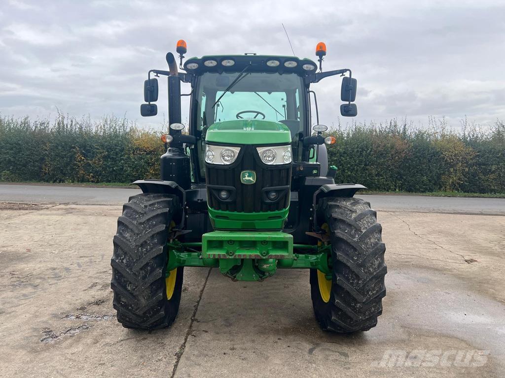 John Deere 6135R Traktoren