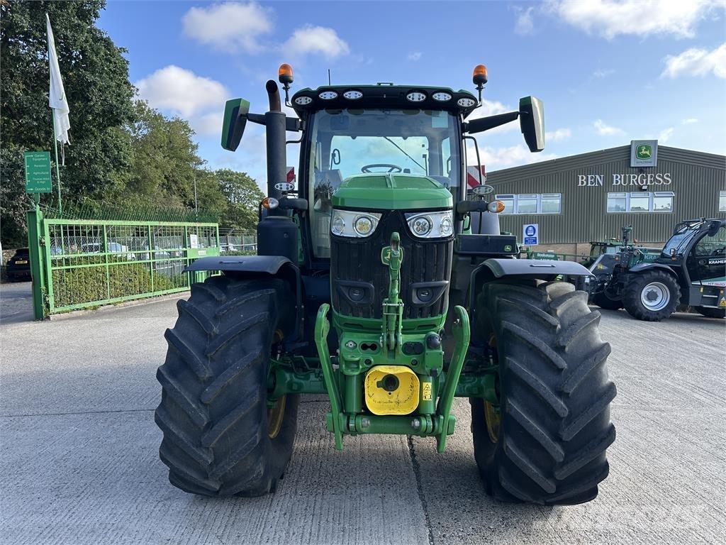 John Deere 6R215 Traktoren