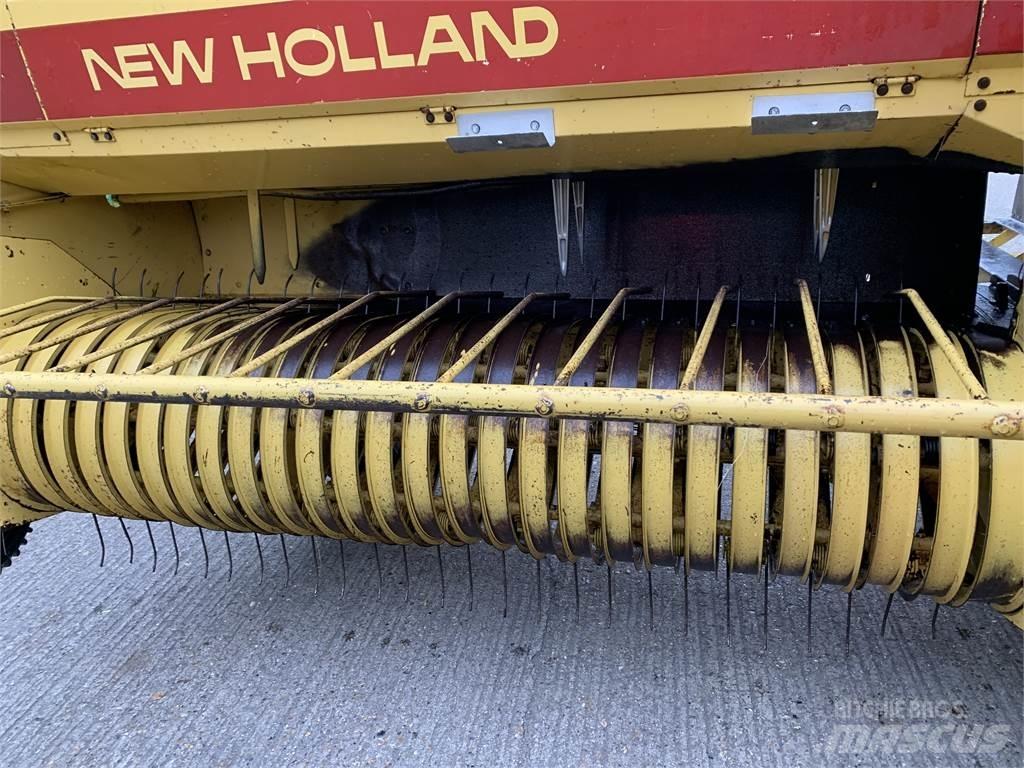 New Holland 945 Rundballenpressen