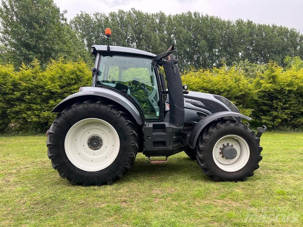 Valtra T234 Traktoren
