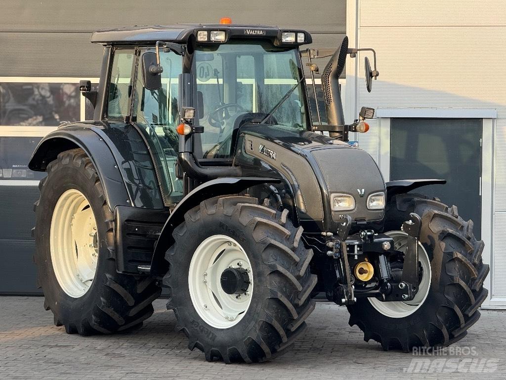 Valtra N 122 V Traktoren