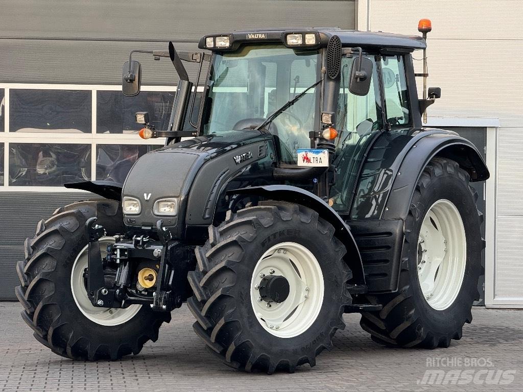 Valtra N 122 V Traktoren