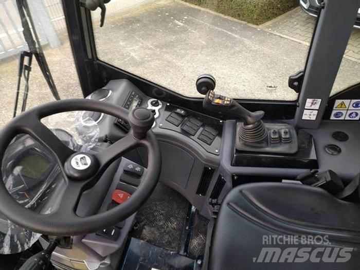 GiANT G3500 Tele Radlader