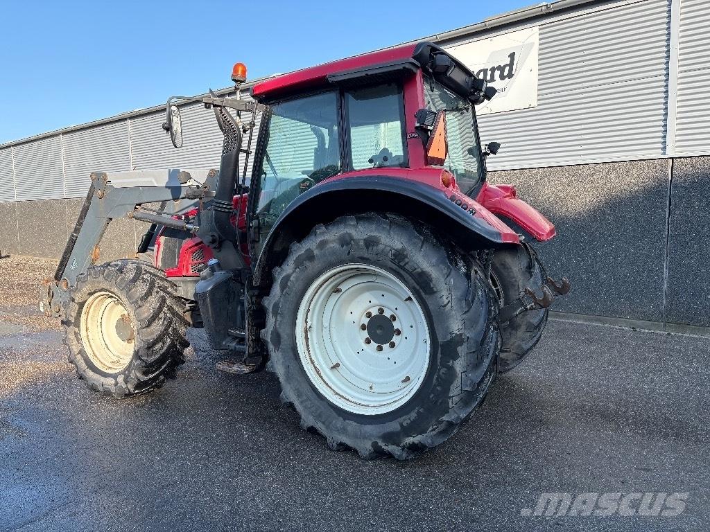 Valtra N 143 Traktoren