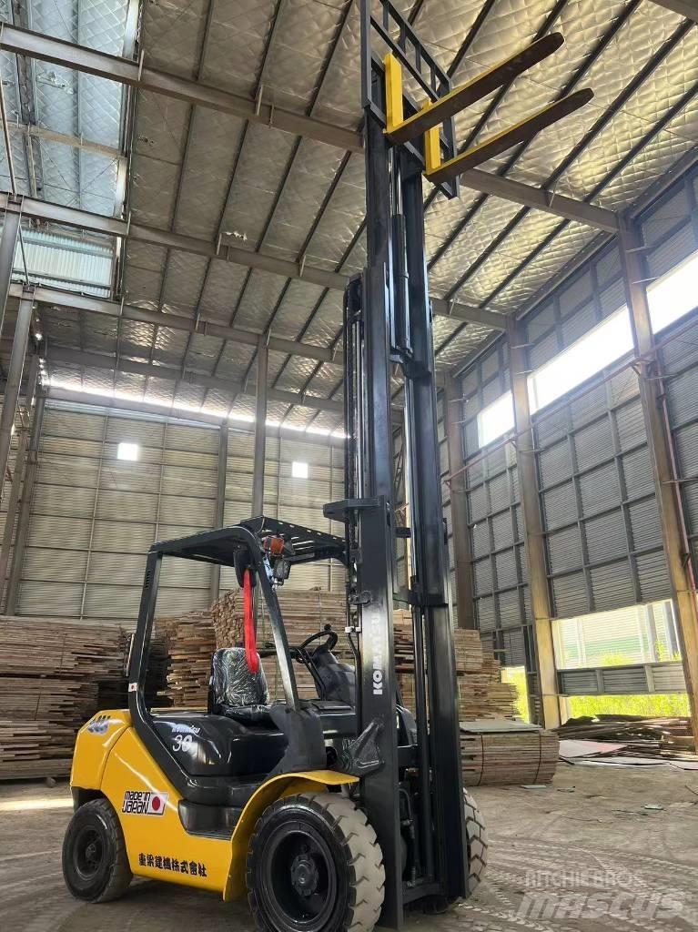 Komatsu FD 30 T-17 Dieselstapler