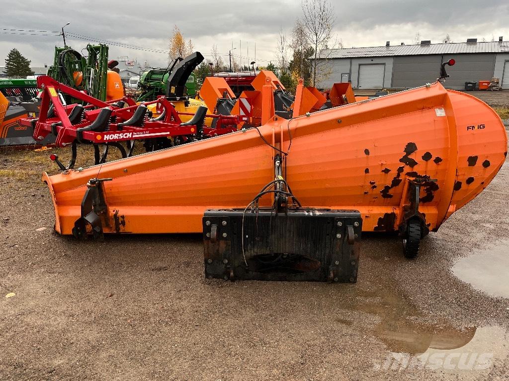 FMG 390 Schneeschilde und -pflüge