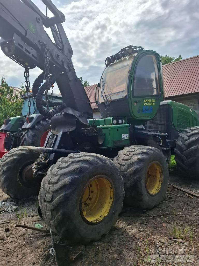 John Deere 1170 E Harvester