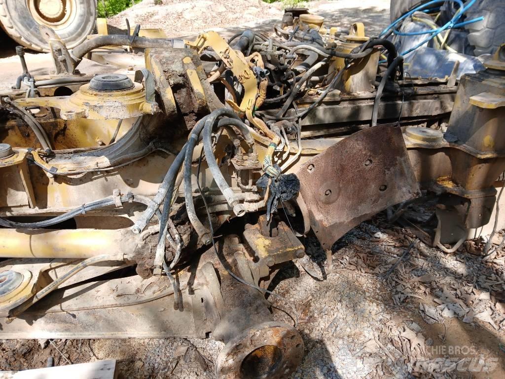 CAT 730 Dumper - Knickgelenk