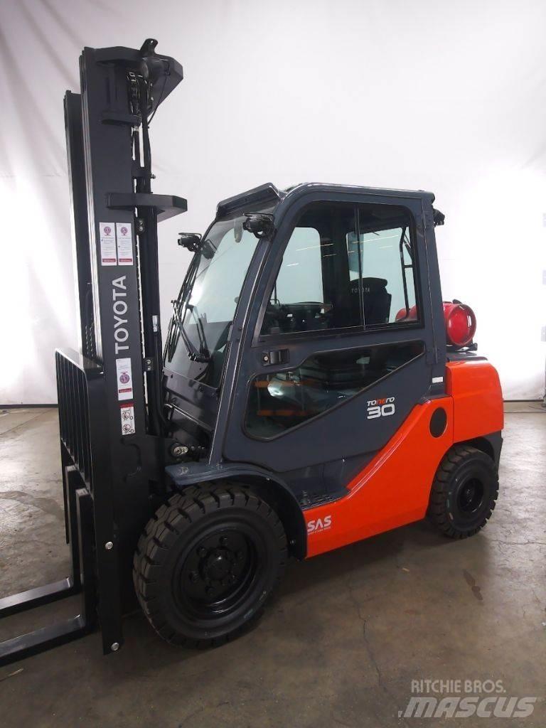 Toyota 02-8FGF30 Gasstapler