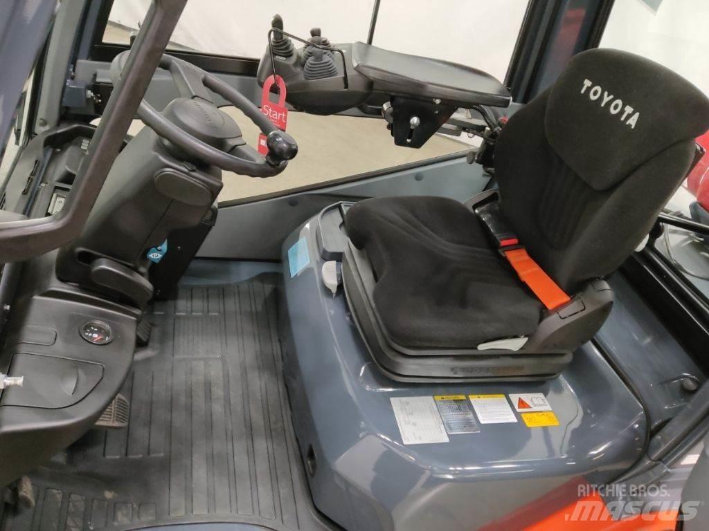 Toyota 02-8FGF30 Gasstapler