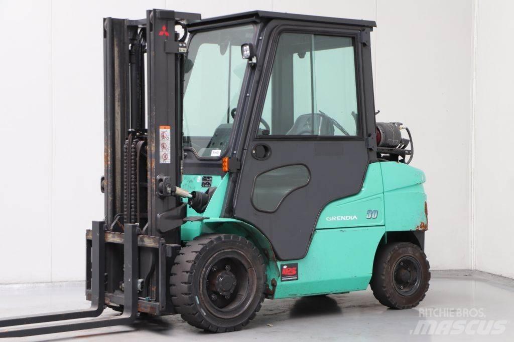 Mitsubishi FG30NT Gasstapler