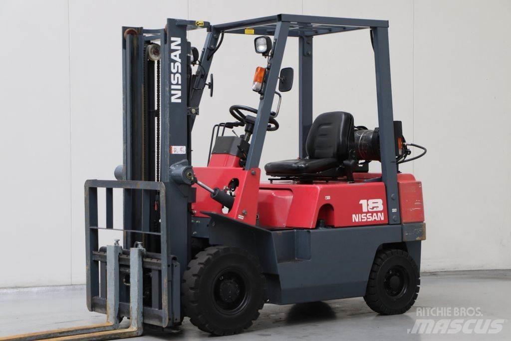 Nissan J01A18 Gasstapler